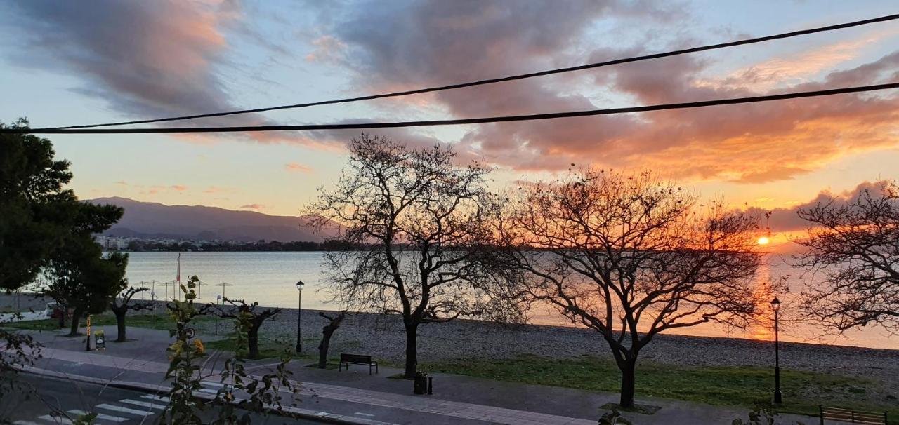 Nafpaktos Beach House Sea View Apartment First Floor 外观 照片