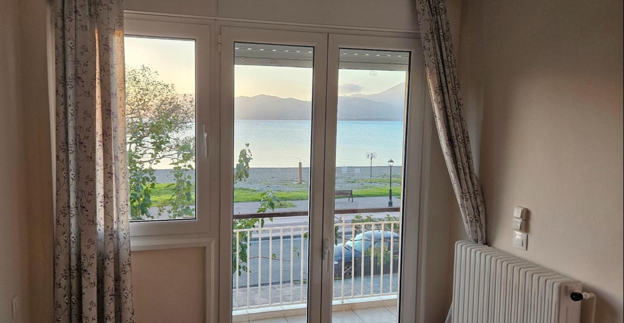 Nafpaktos Beach House Sea View Apartment First Floor 外观 照片