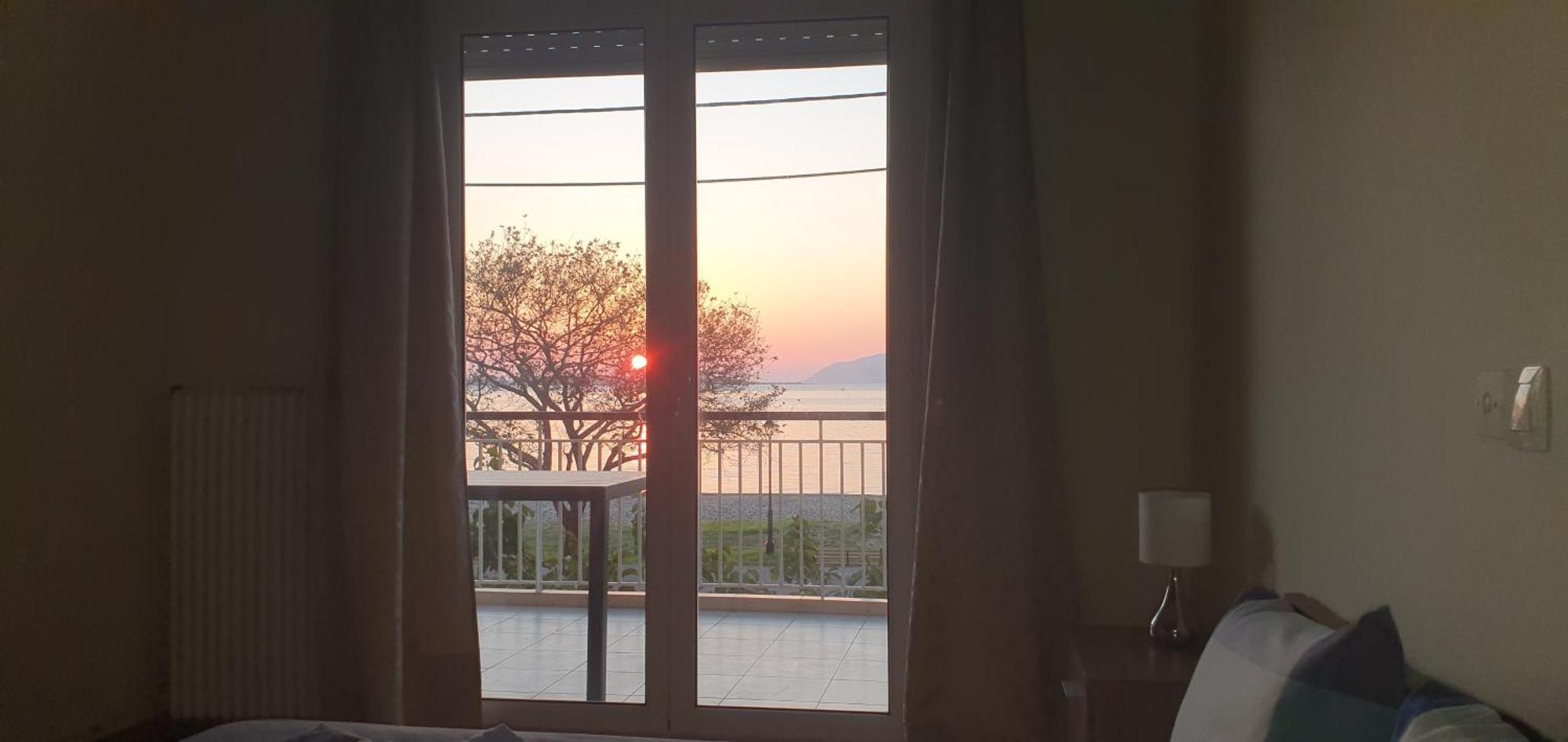Nafpaktos Beach House Sea View Apartment First Floor 外观 照片