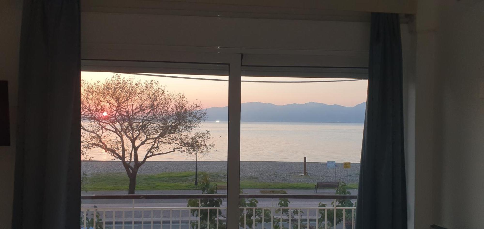 Nafpaktos Beach House Sea View Apartment First Floor 外观 照片