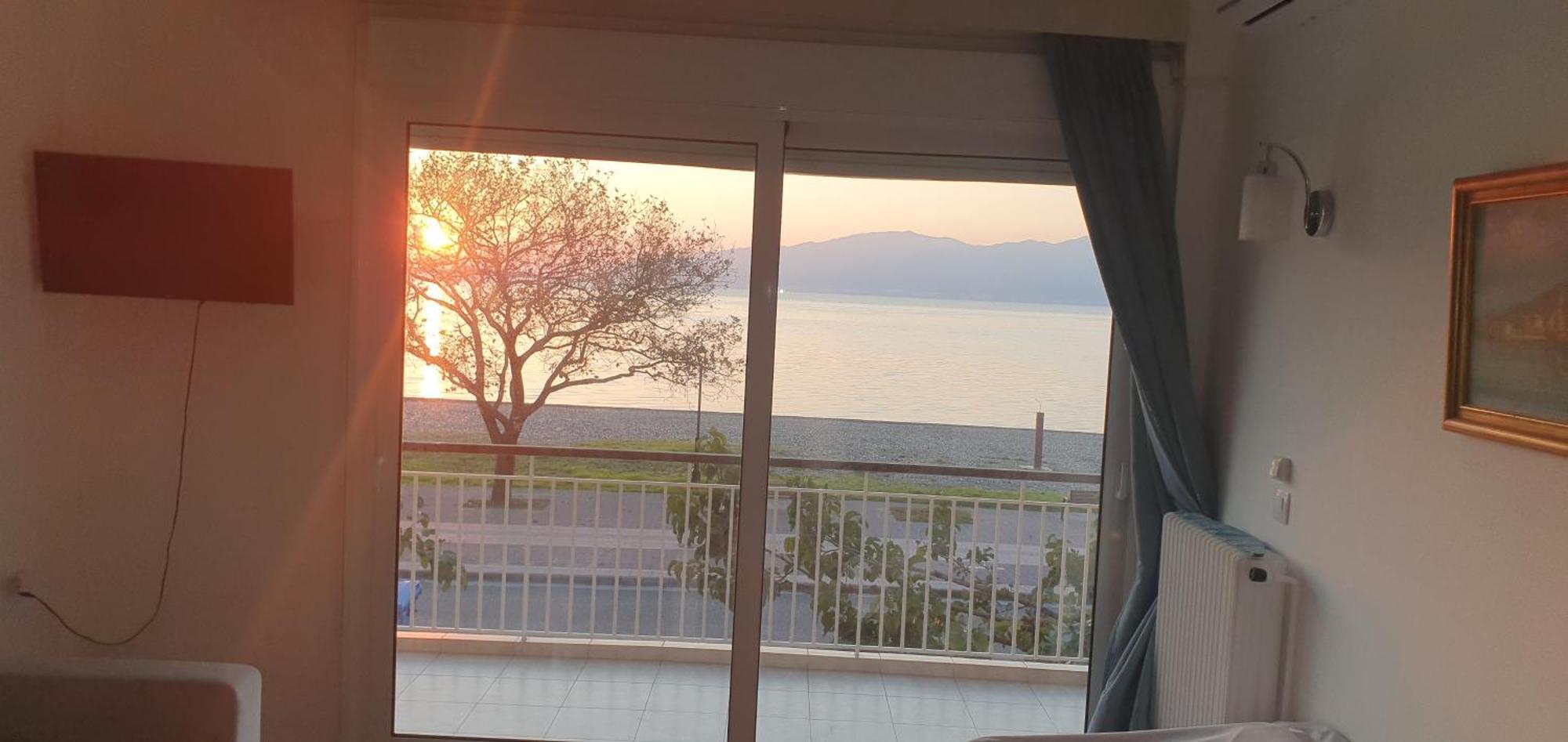 Nafpaktos Beach House Sea View Apartment First Floor 外观 照片