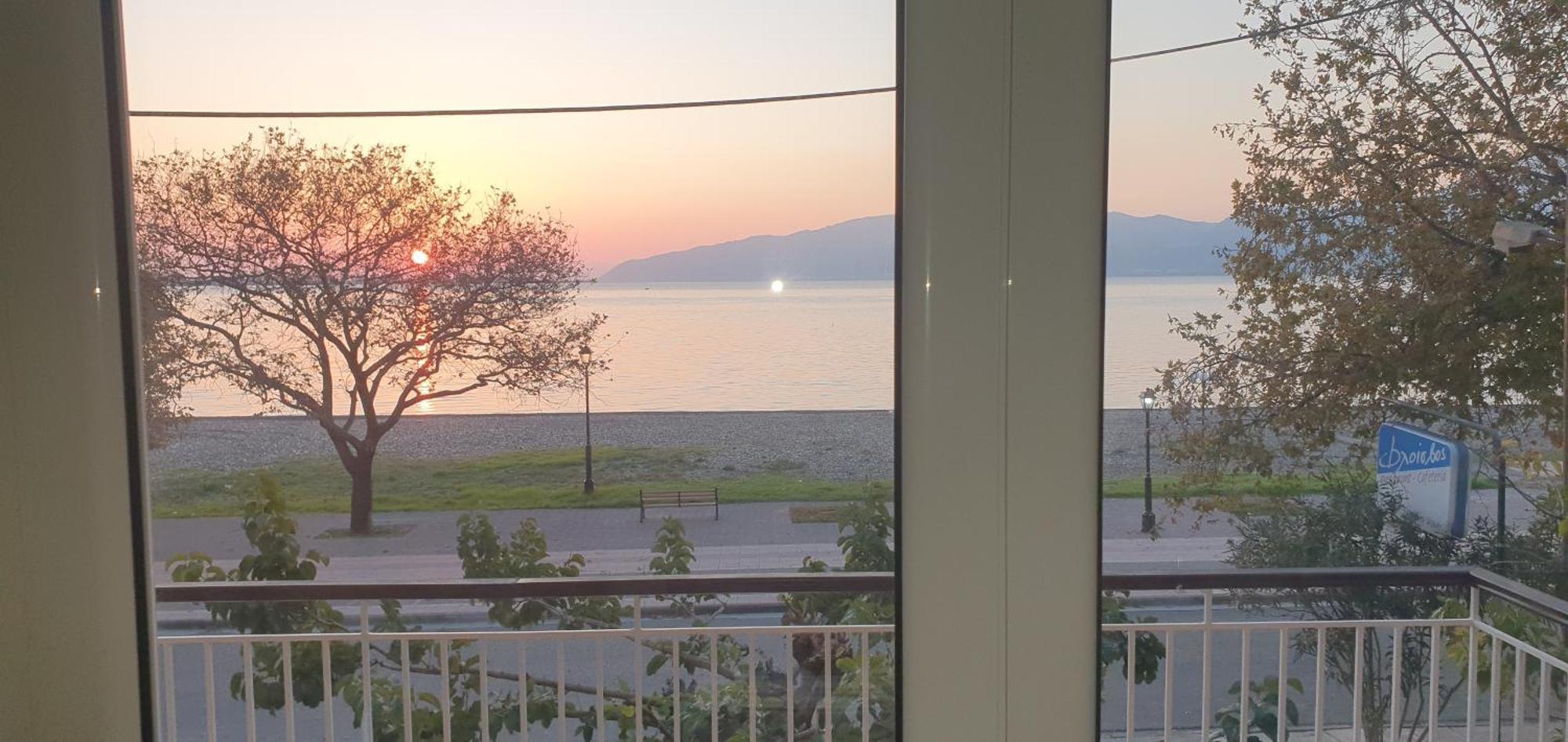 Nafpaktos Beach House Sea View Apartment First Floor 外观 照片