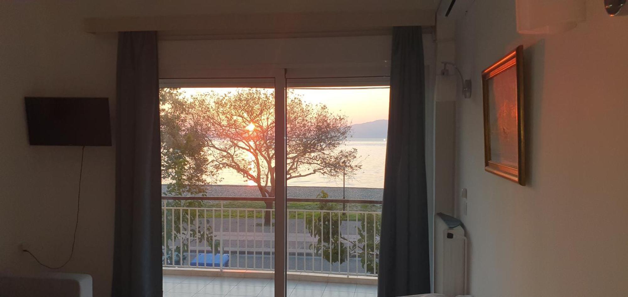 Nafpaktos Beach House Sea View Apartment First Floor 外观 照片