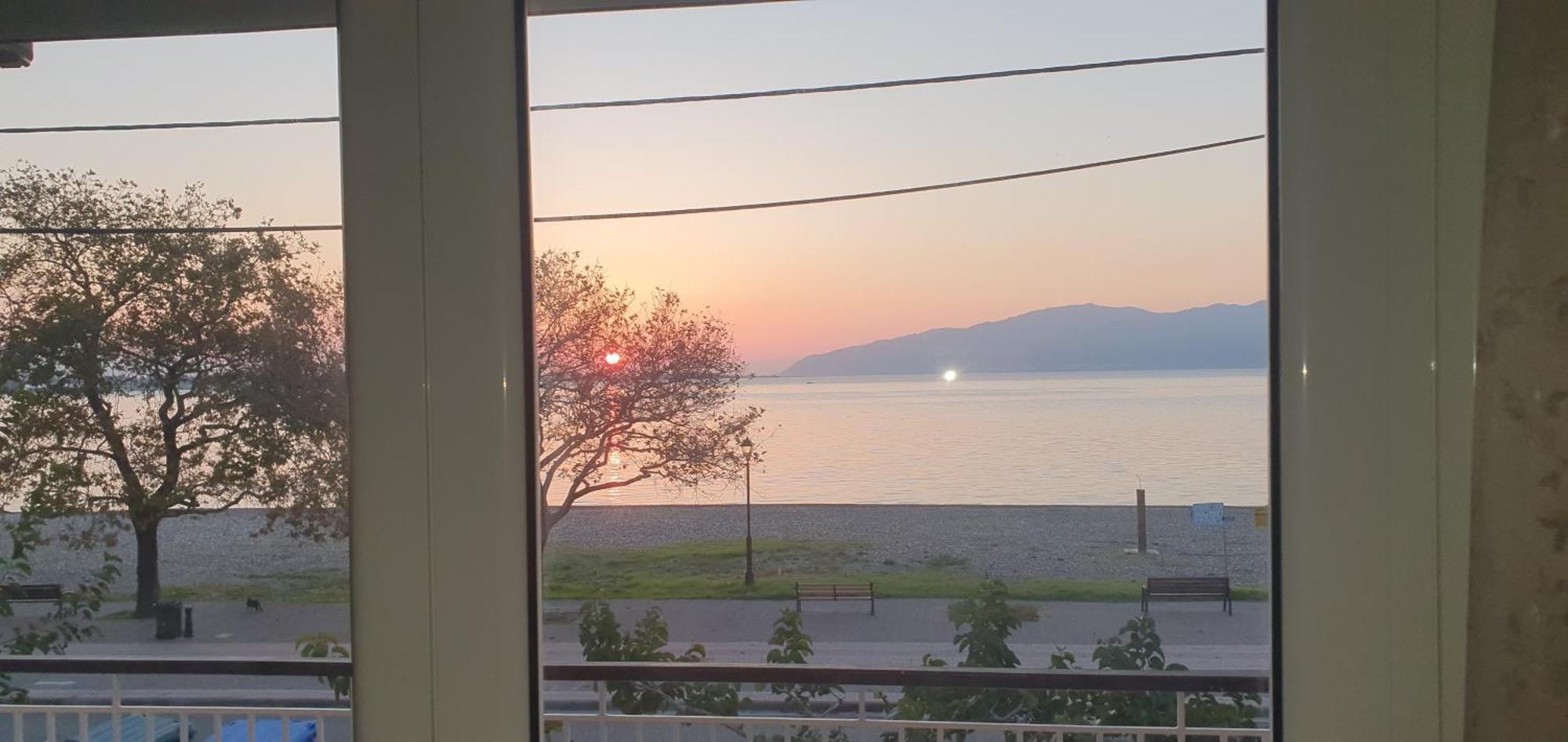 Nafpaktos Beach House Sea View Apartment First Floor 外观 照片